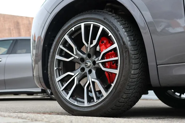 Car image 8