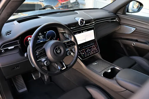 Car image 13