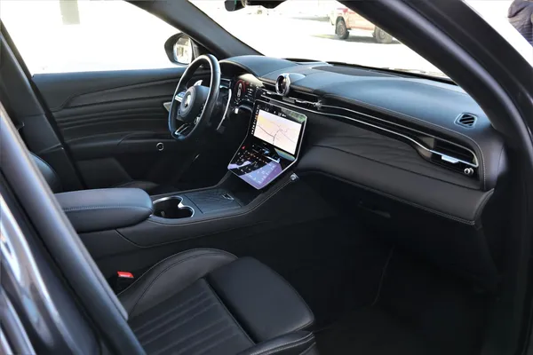 Car image 23