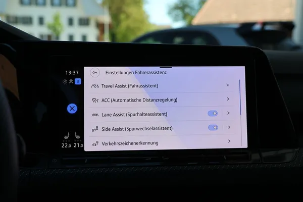Car image 26