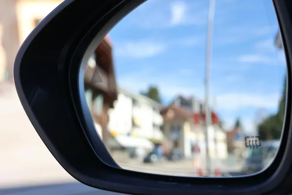 Car image 32