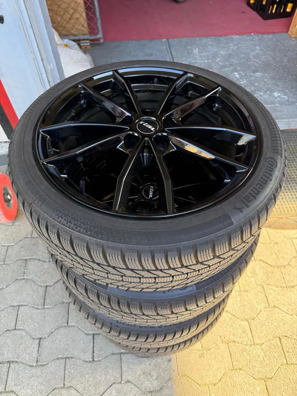 Car image 32