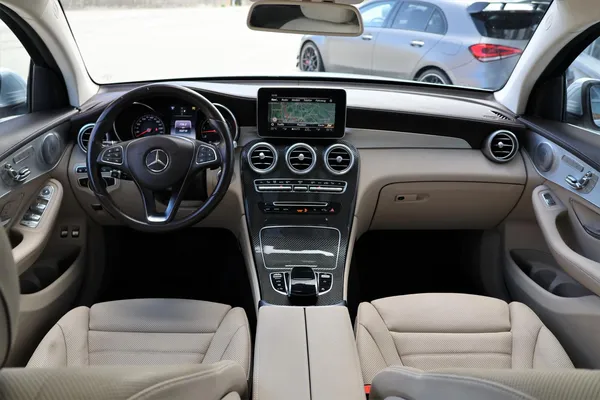 Car image 15