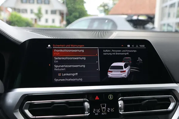 Car image 24