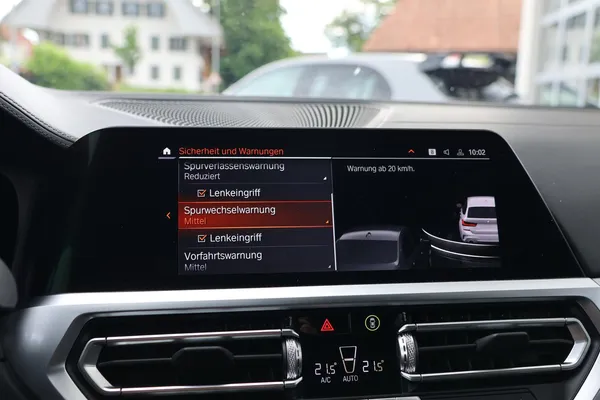Car image 25