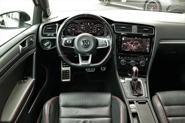 Car image 14