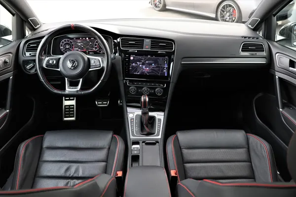 Car image 16