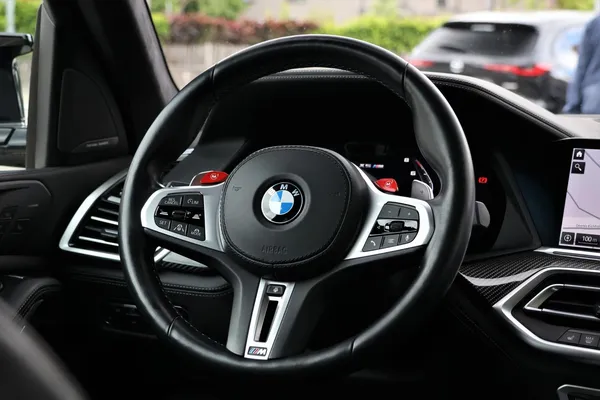 Car image 17