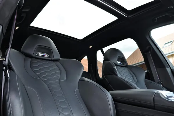 Car image 25