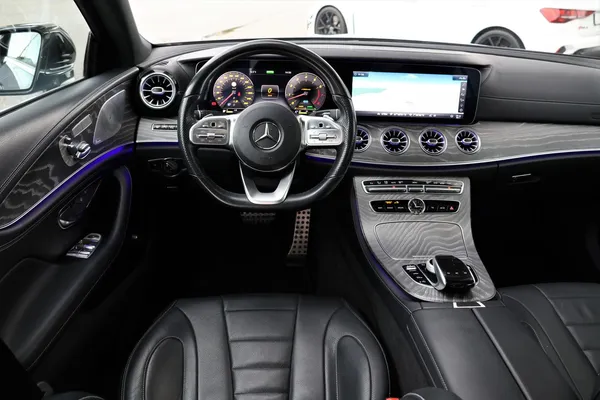 Car image 15
