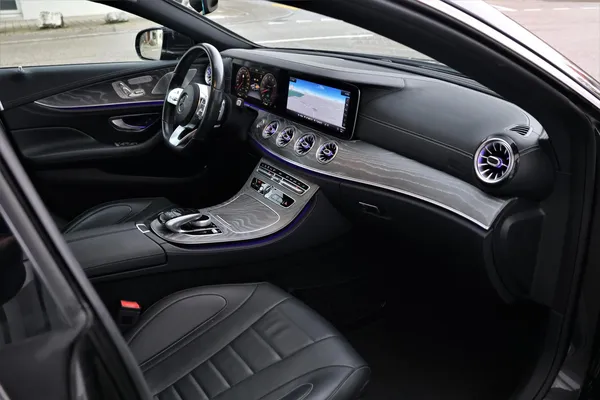 Car image 20