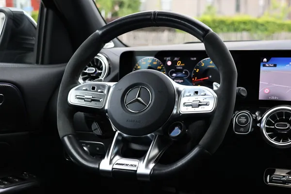 Car image 16