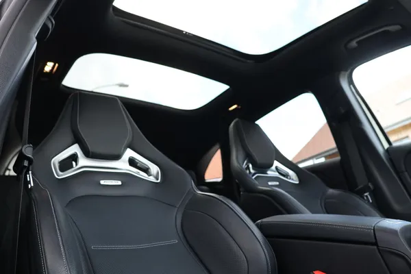 Car image 23