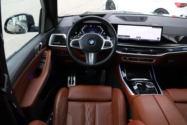 Car image 17
