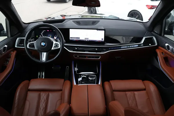 Car image 20