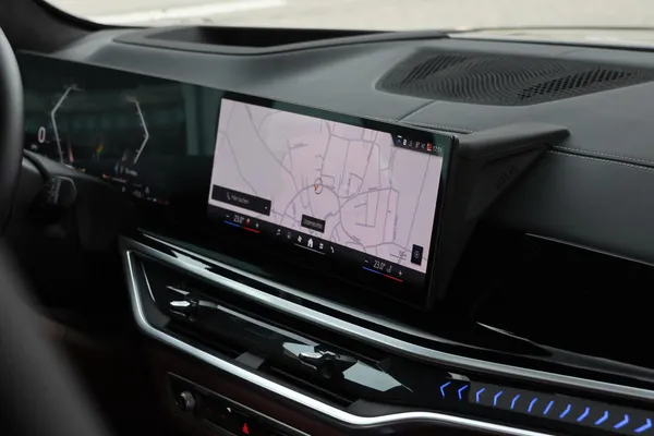 Car image 25