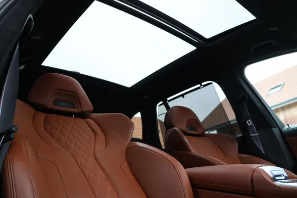 Car image 27