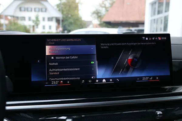 Car image 30