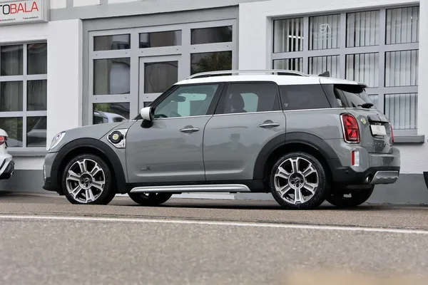 Car image 4