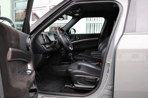 Car image 10