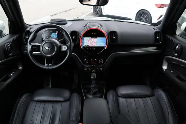 Car image 15
