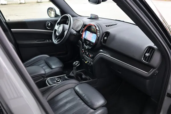 Car image 18