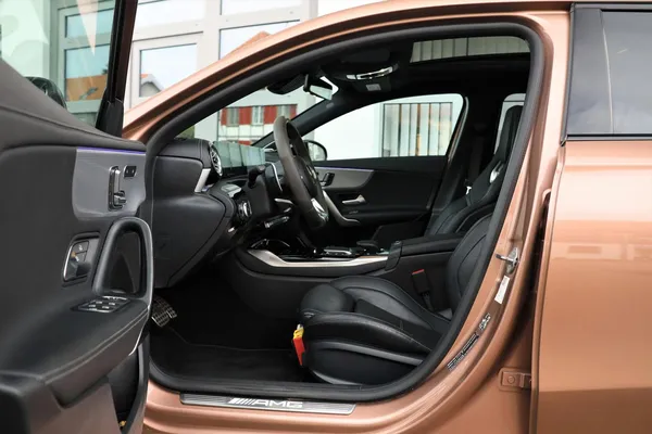 Car image 11