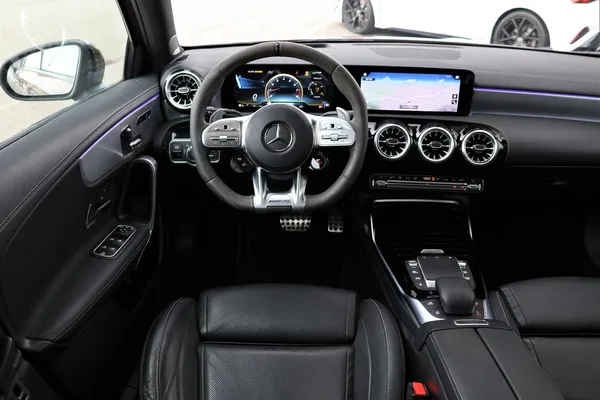 Car image 16