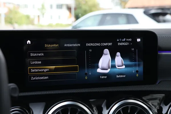 Car image 30