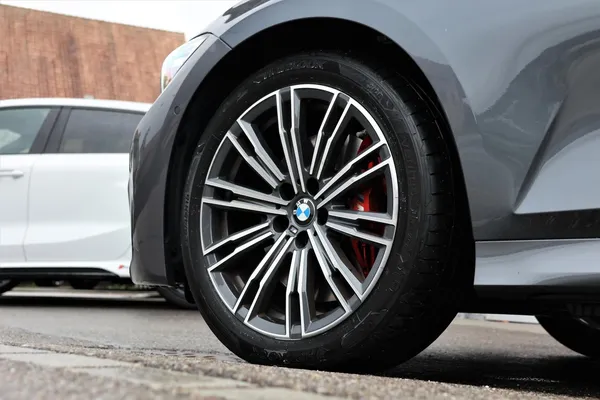 Car image 9