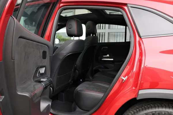 Car image 14
