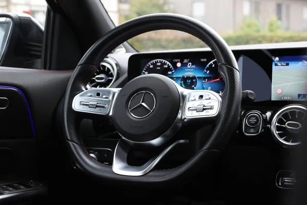 Car image 16