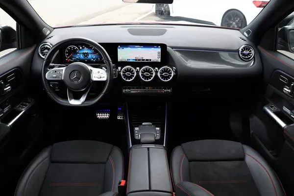 Car image 17