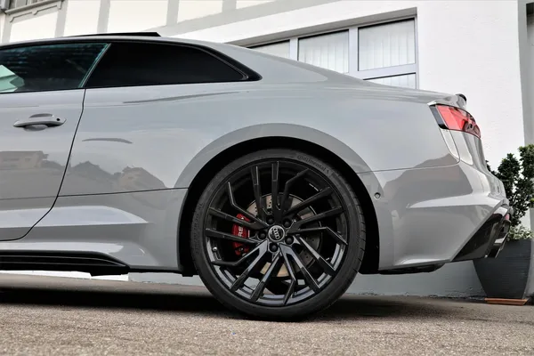 Car image 9