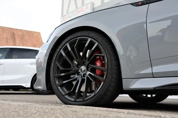 Car image 10
