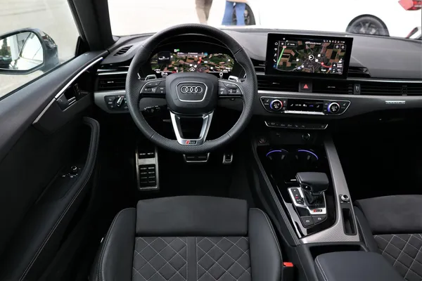 Car image 16