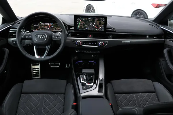 Car image 18