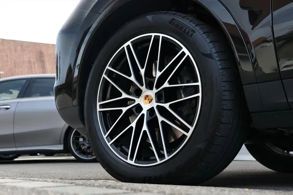 Car image 8