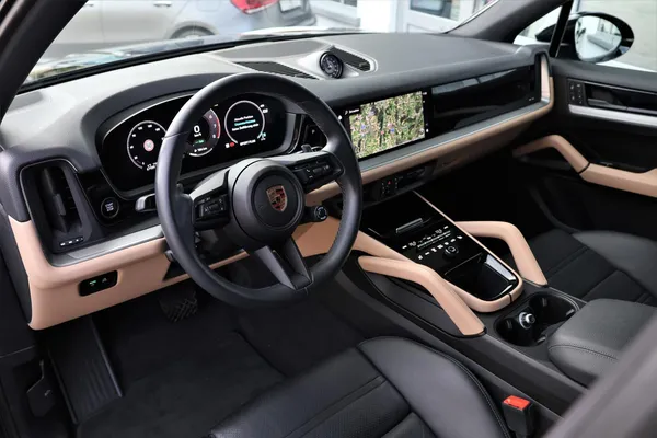 Car image 10