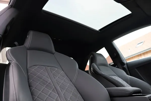 Car image 25