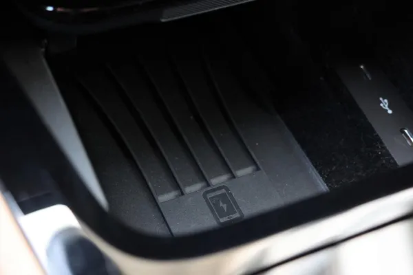 Car image 35