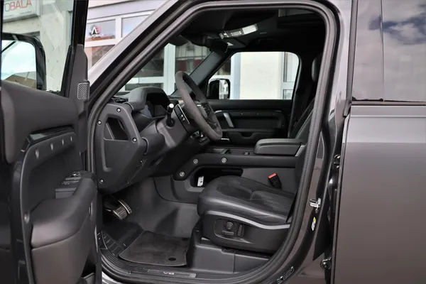 Car image 10