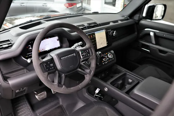 Car image 11