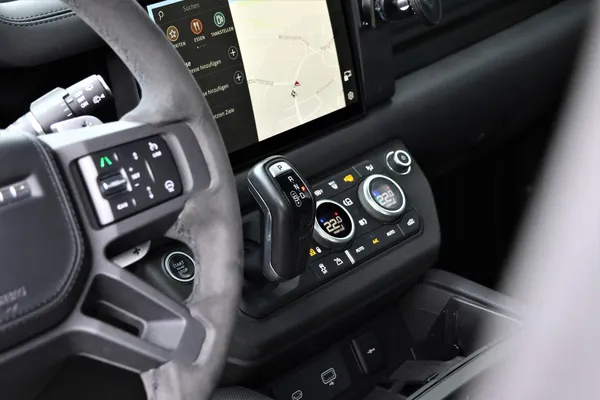 Car image 12