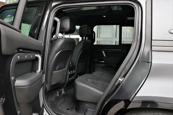 Car image 14