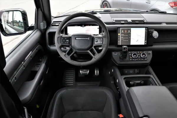 Car image 16