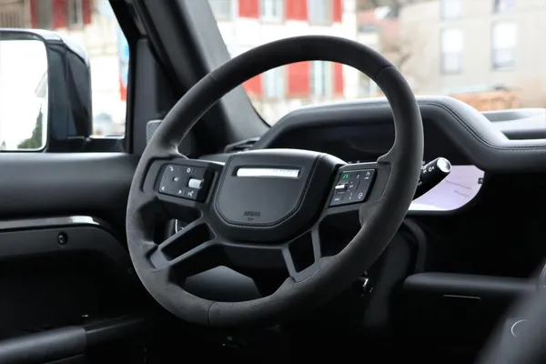 Car image 17