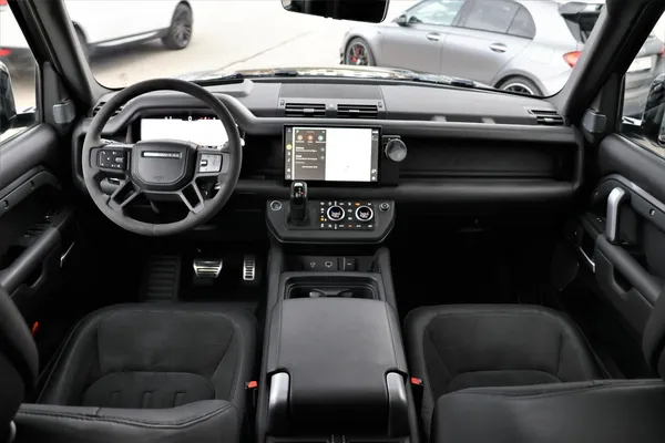 Car image 18