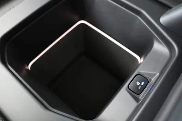 Car image 32