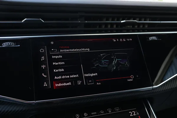 Car image 28
